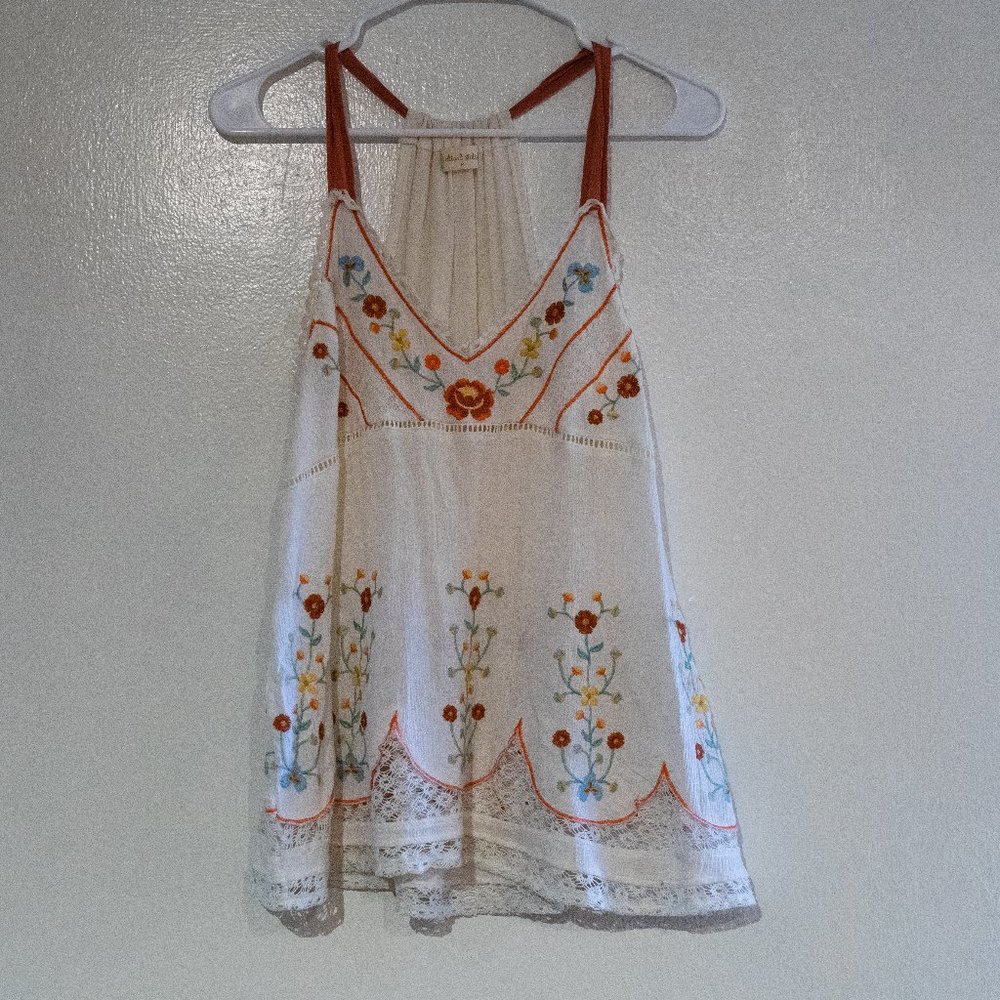 🤎🌼Altar'd State Embroidered Flowers Boho Top